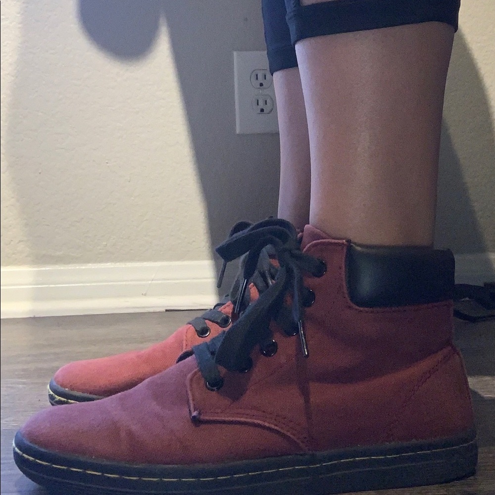 Dr. Martens Women  size 7